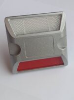 Aluminiowy element odblaskowy na trzpieniu - obrazek 2