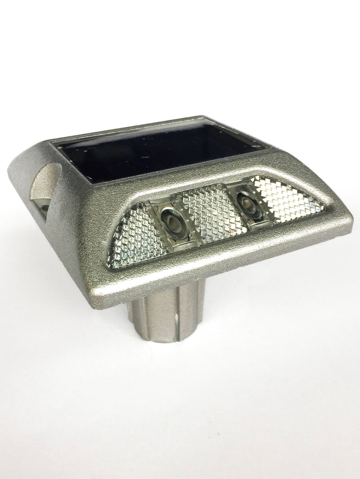 Aluminiowy element odblaskowy na trzpieniu solar biały Aluminiowy element odblaskowy na trzpieniu solar - obrazek 1